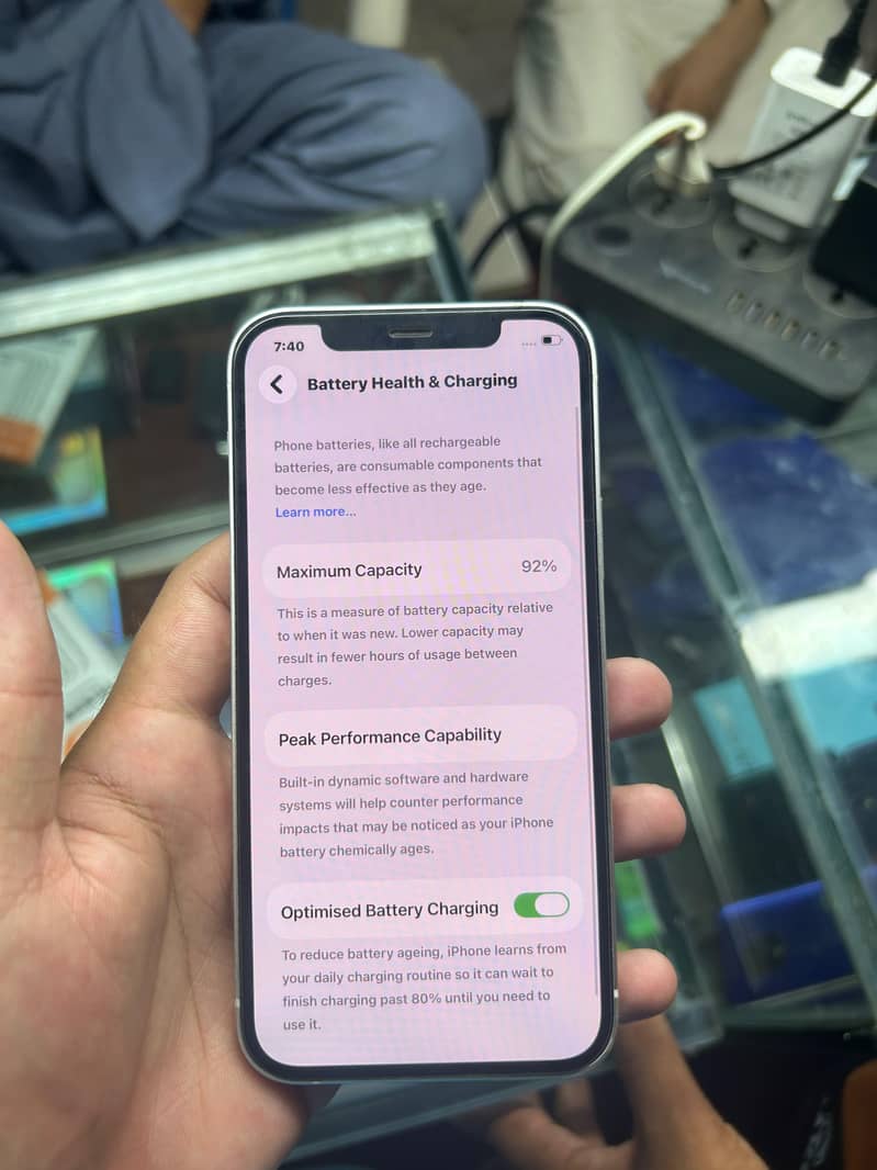 Apple iPhone 12 4