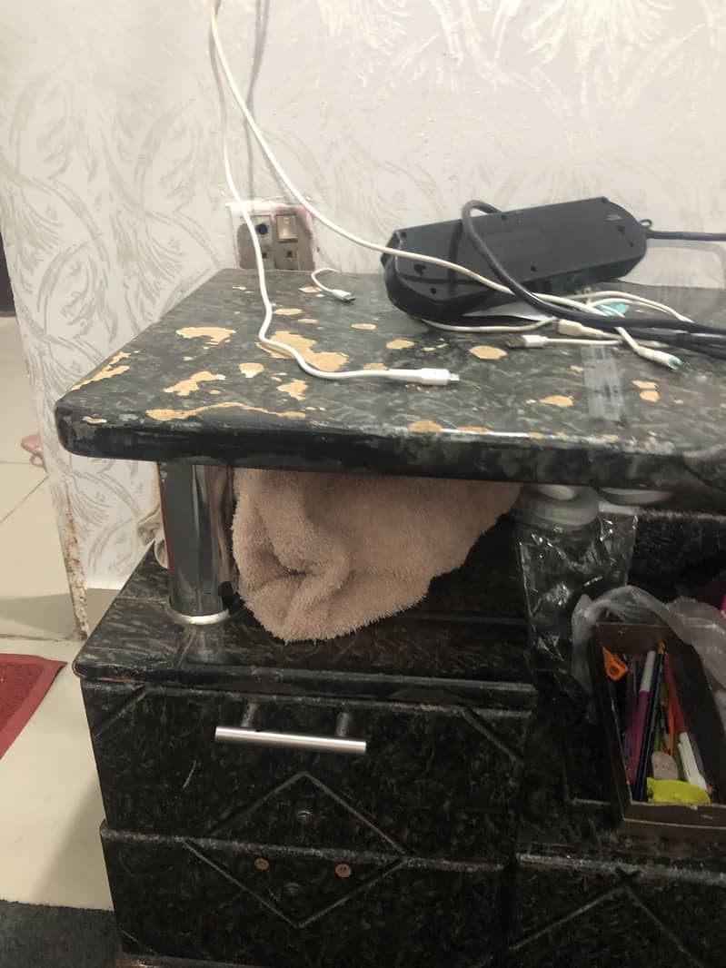 Computer table 1