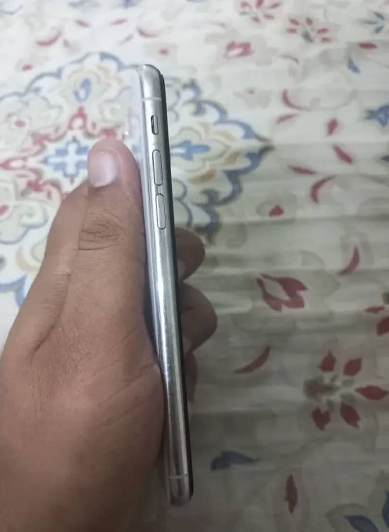 Apple iPhone X 4