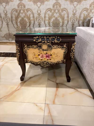 center chair with two side tables