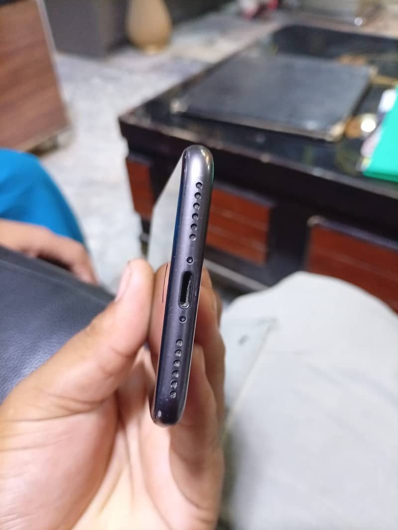 Apple iPhone 8 5