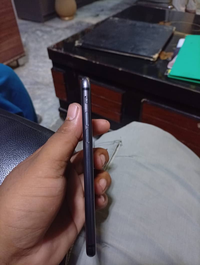 Apple iPhone 8 6