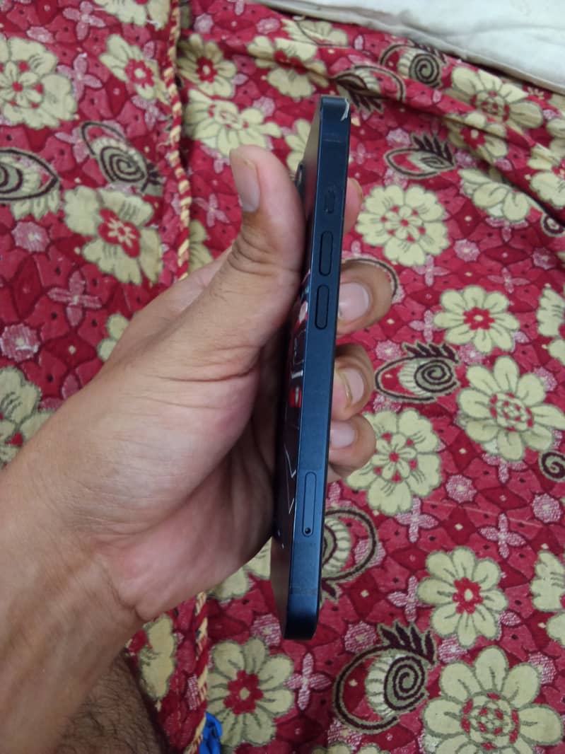 Apple iPhone 13 1