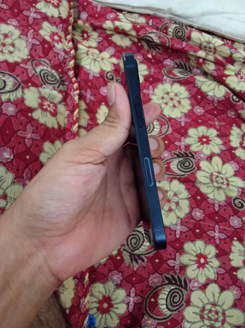Apple iPhone 13 3