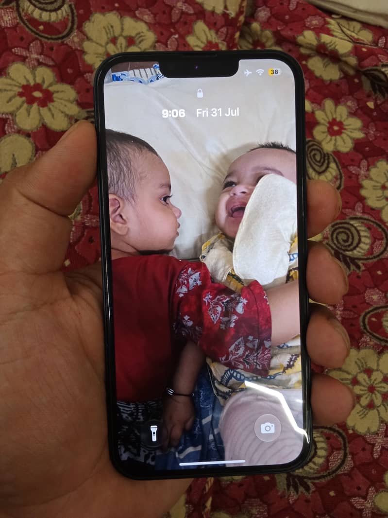 Apple iPhone 13 5