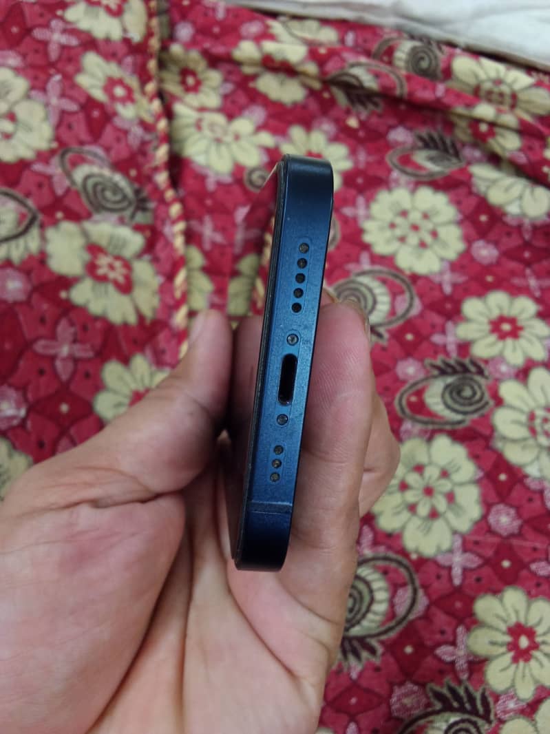 Apple iPhone 13 6