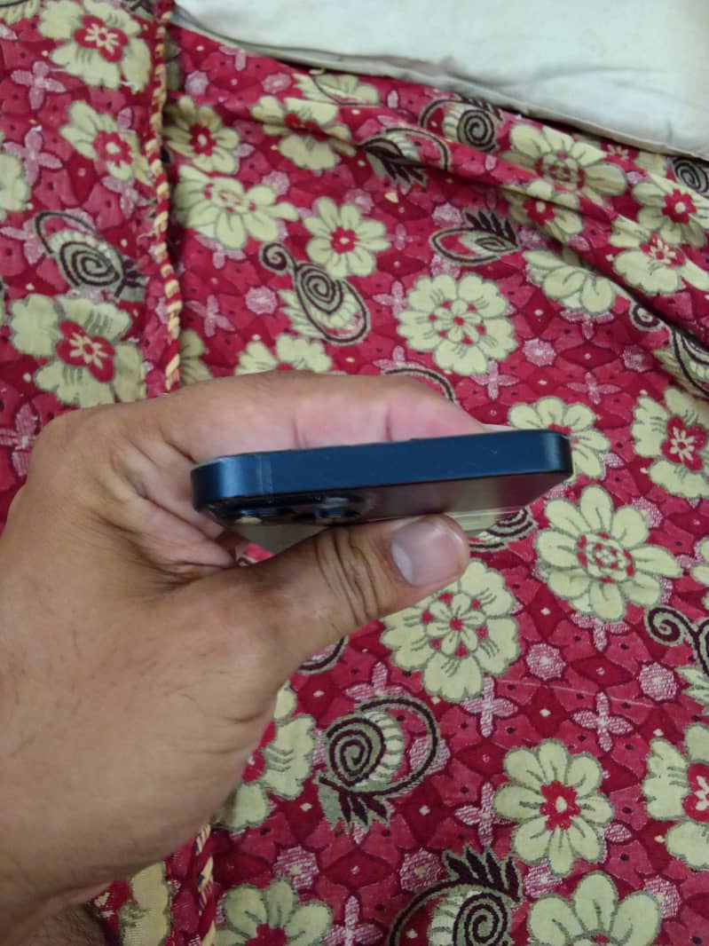 Apple iPhone 13 7