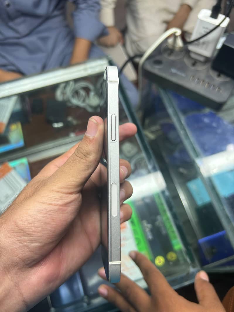 Apple iPhone 12 1