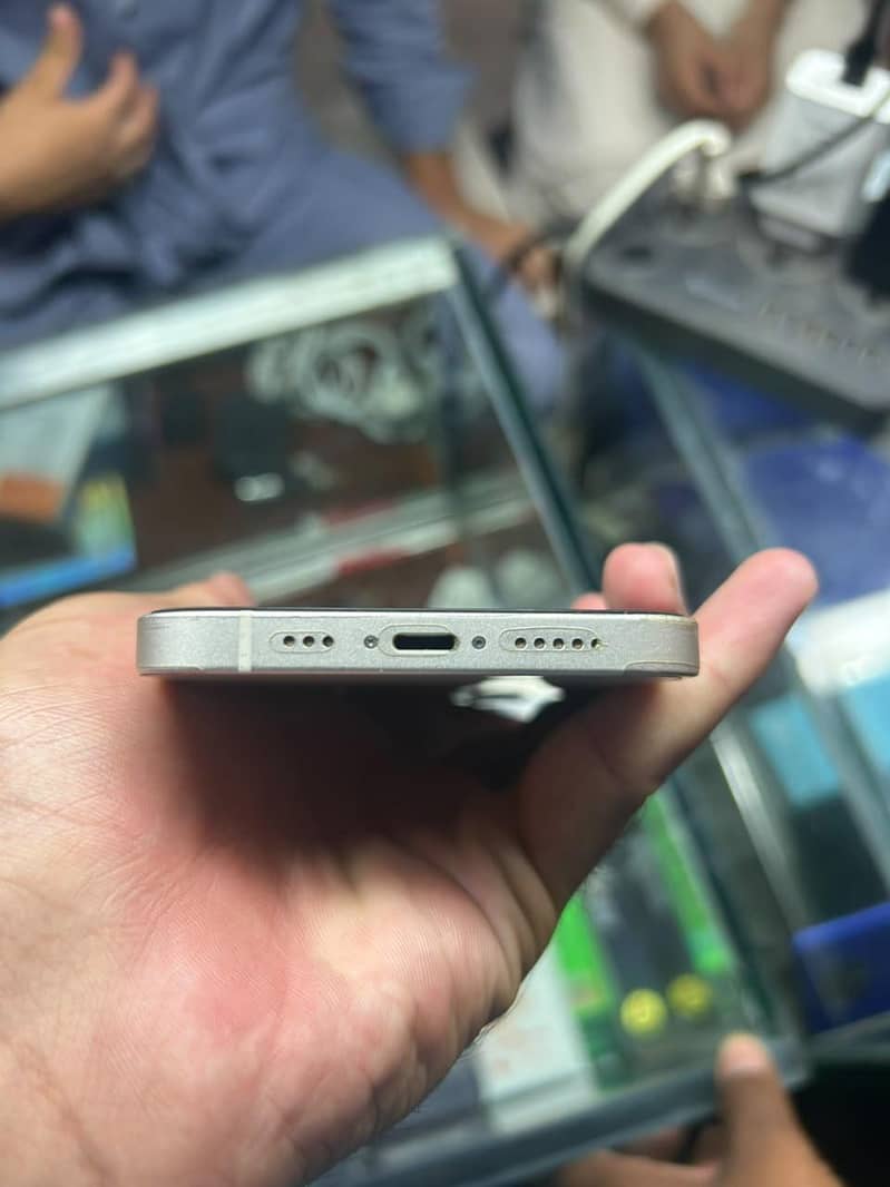 Apple iPhone 12 6