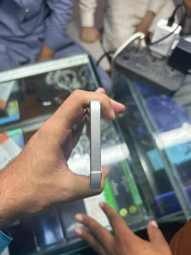 Apple iPhone 12 7