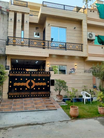 5 Marla Brand New Luxury Modern Style SUPER Hot Location All Original Picture attached With Direct Owner Meeting For Sale in Johar Town Phase 2