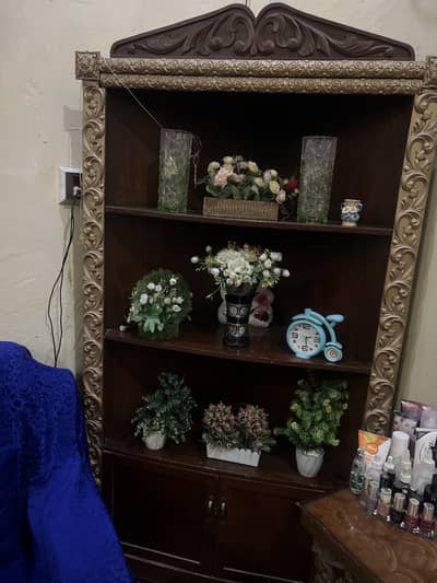 Elegant Wooden Display Cabinet / Corner Showcase with Beautiful Carv