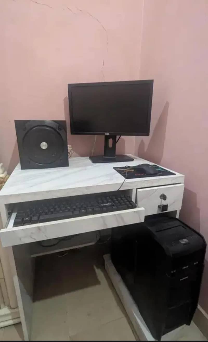 Computer Table 0