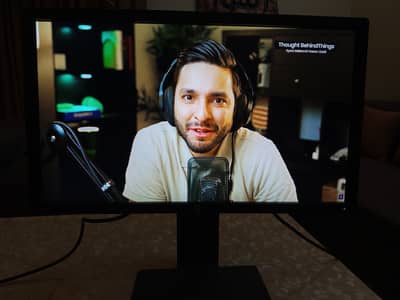 HP Z27i Display (27 Inch, 2K Resolution, IPS Penal, Color Accurate)