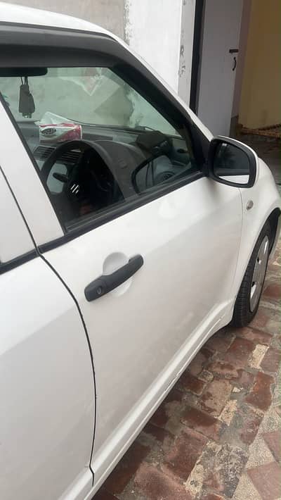 Suzuki Swift 1.3 DX  2012  Genuine