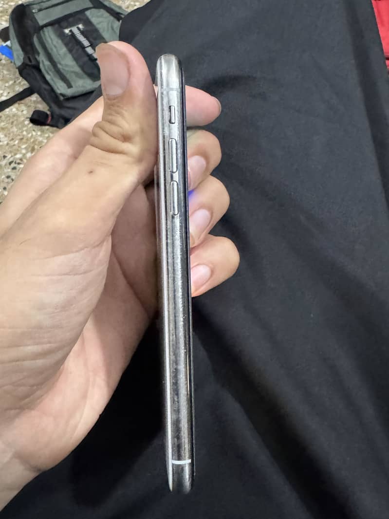 Apple iPhone X 4