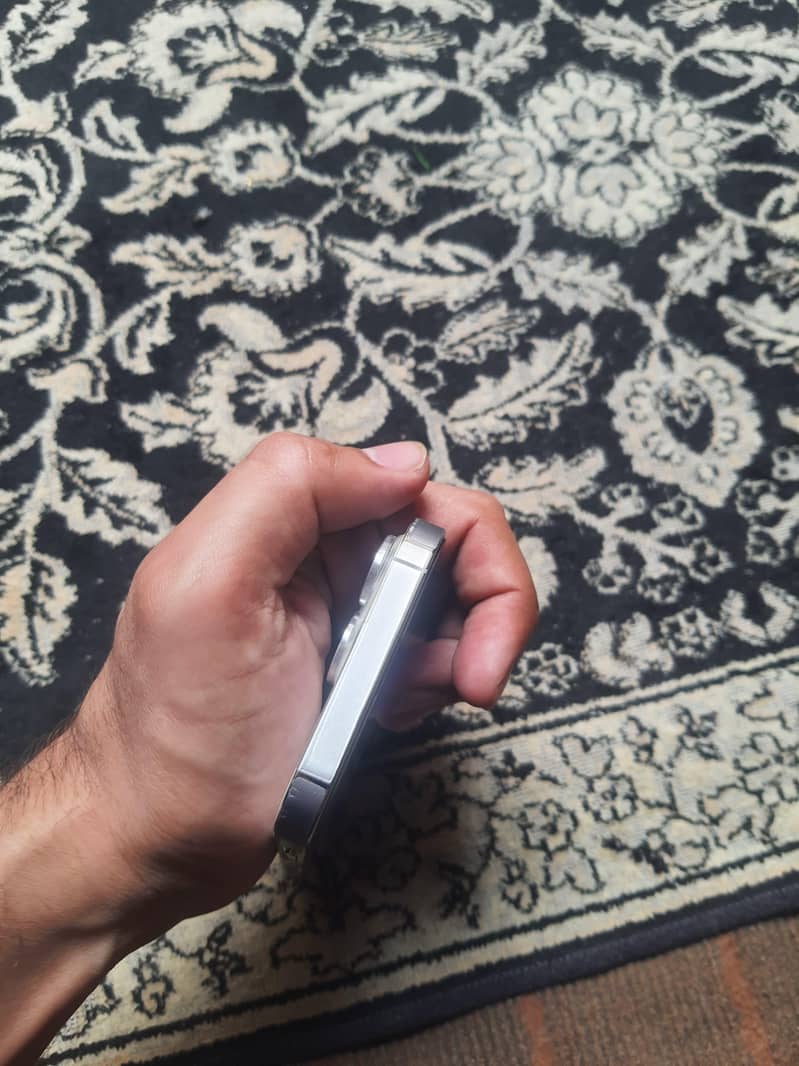 Apple iPhone 13 Pro 4