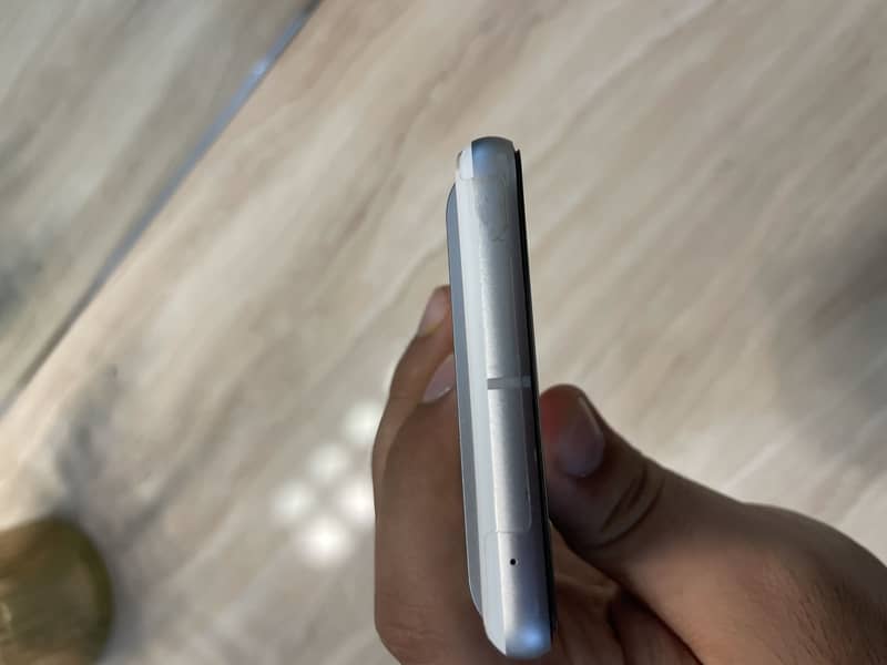 Google Pixel 7 4