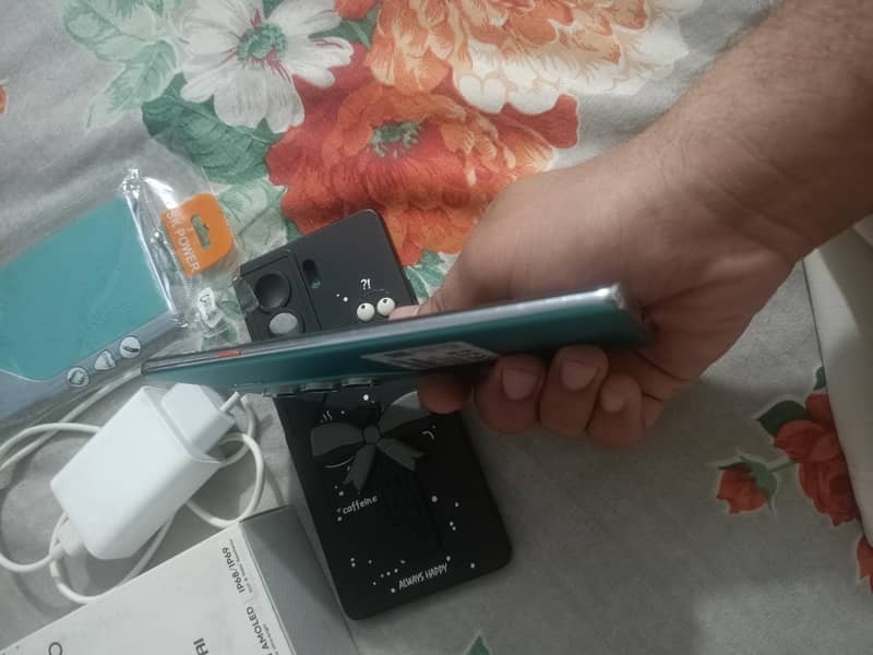 Tecno CAMON 40 Pro 4