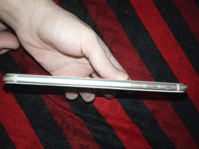 Apple iPhone 8 Plus 4