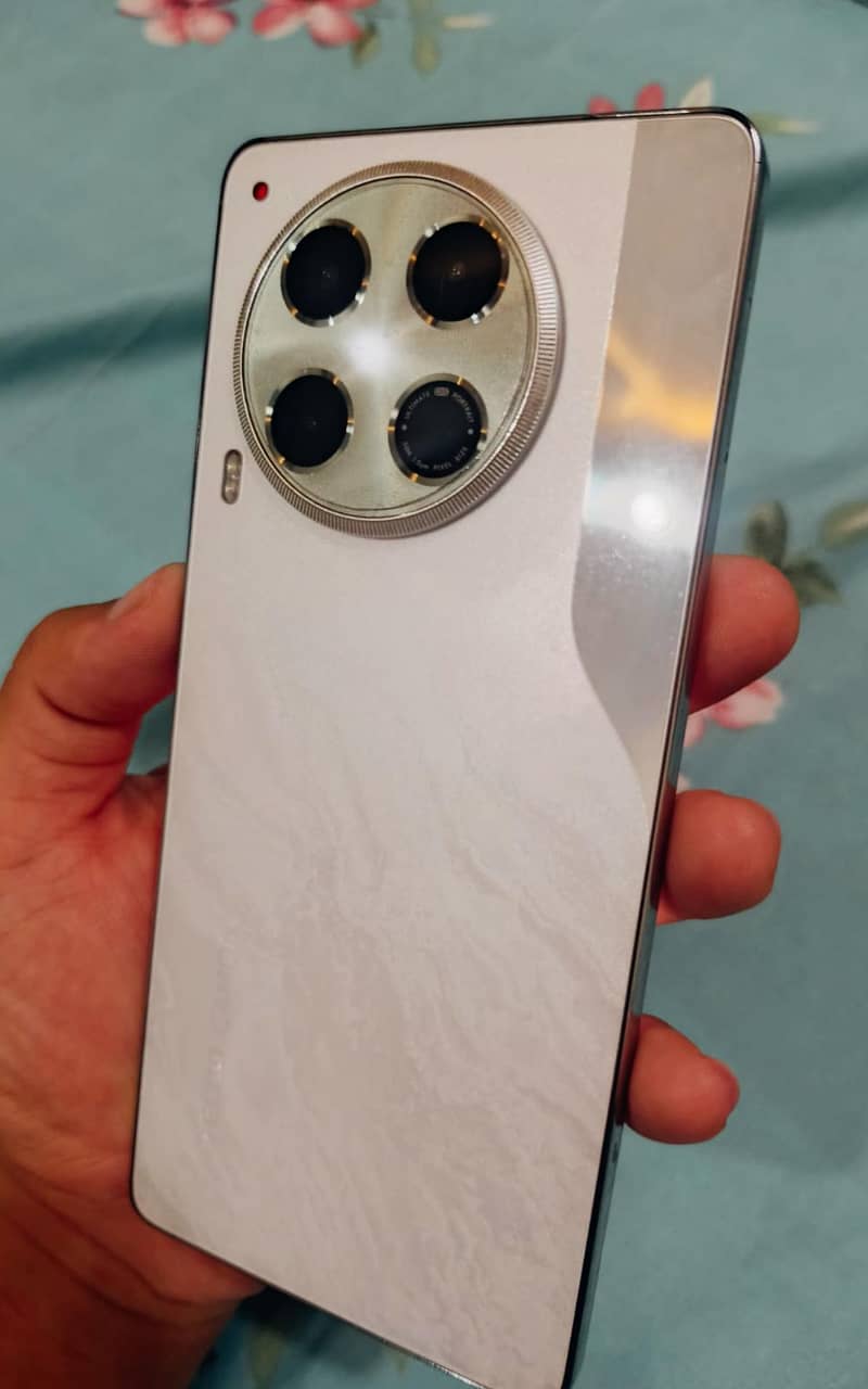 Tecno CAMON 30 9