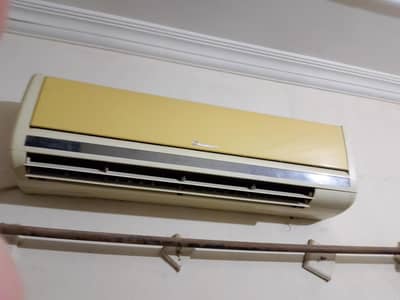 Dawlance used Ac in good running condition