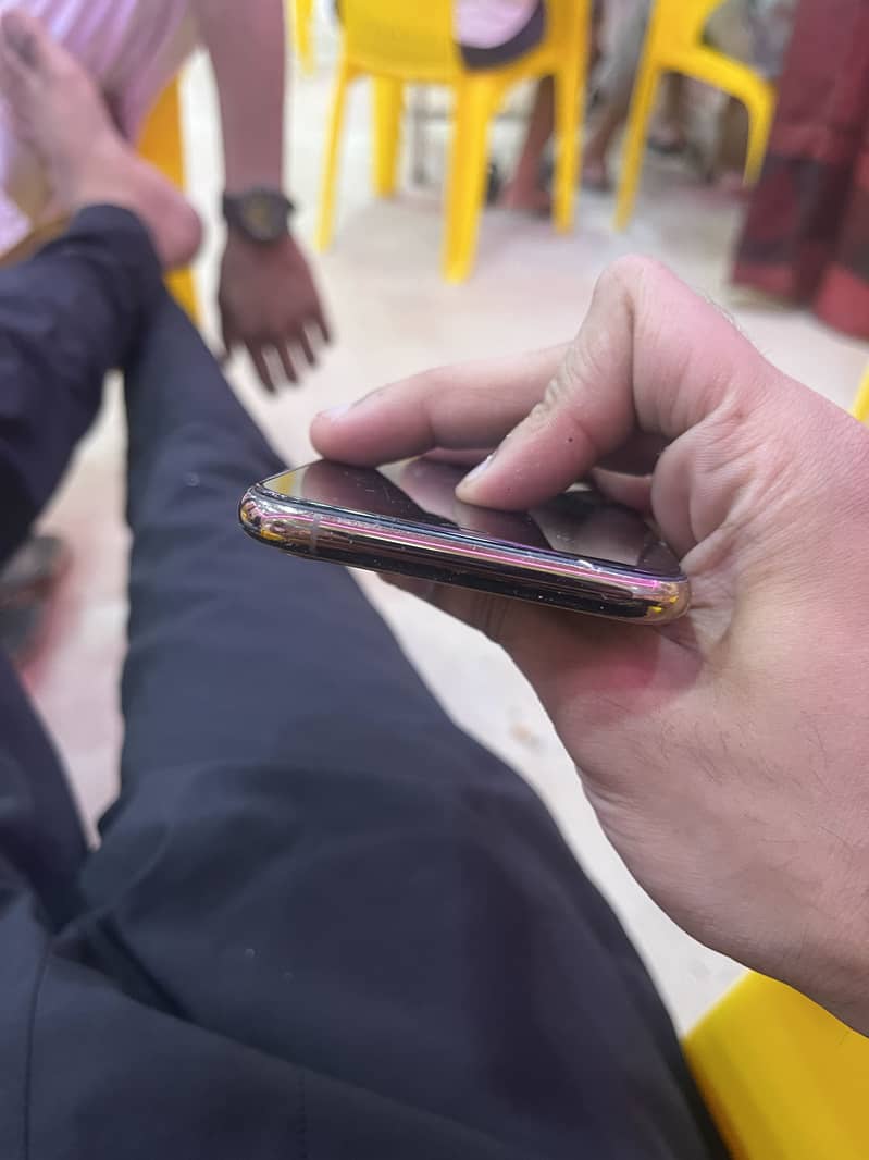 Apple iPhone 11 Pro 4