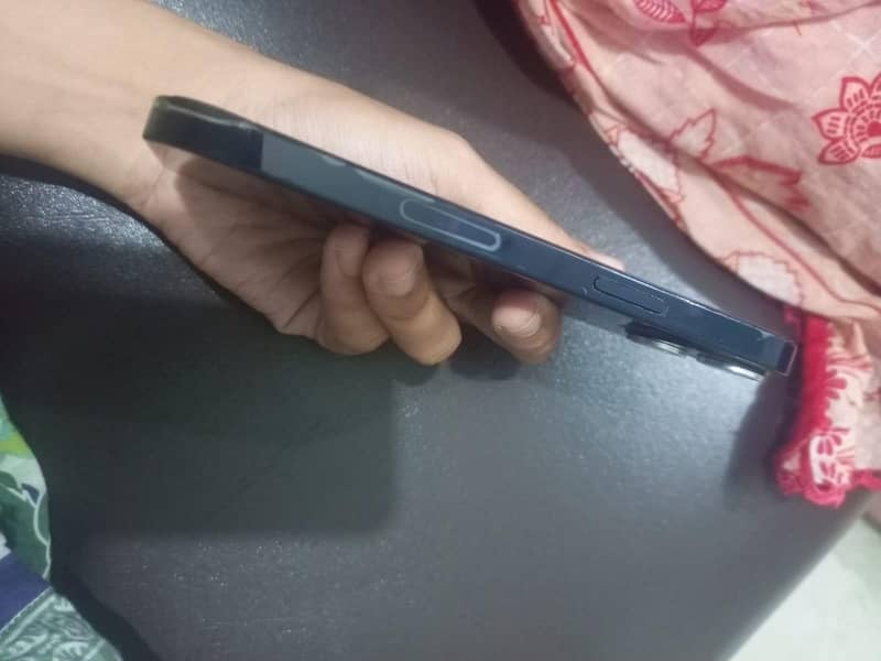 Apple iPhone 13 2