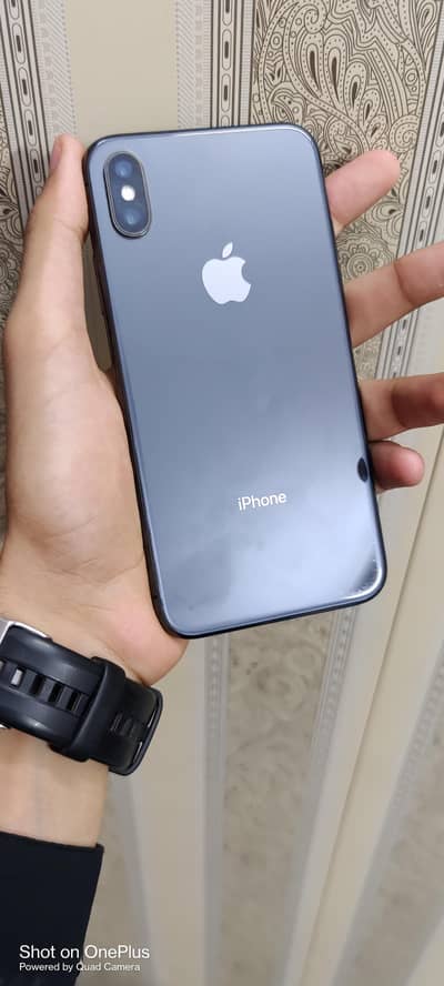 iPhone X.  0328-6418540