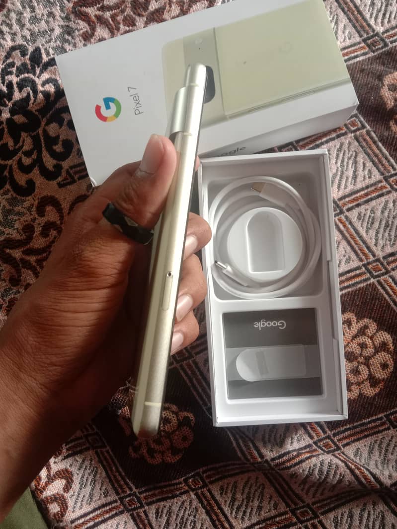 Google Pixel 7 4
