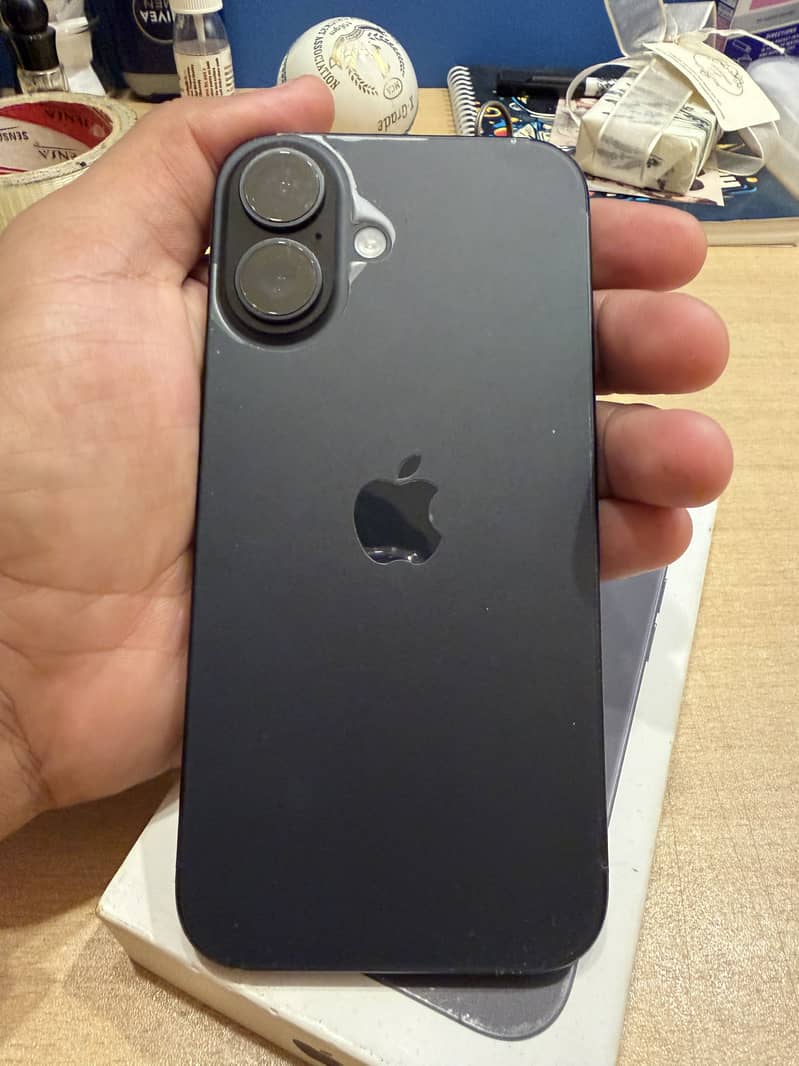 Apple iPhone 16 0