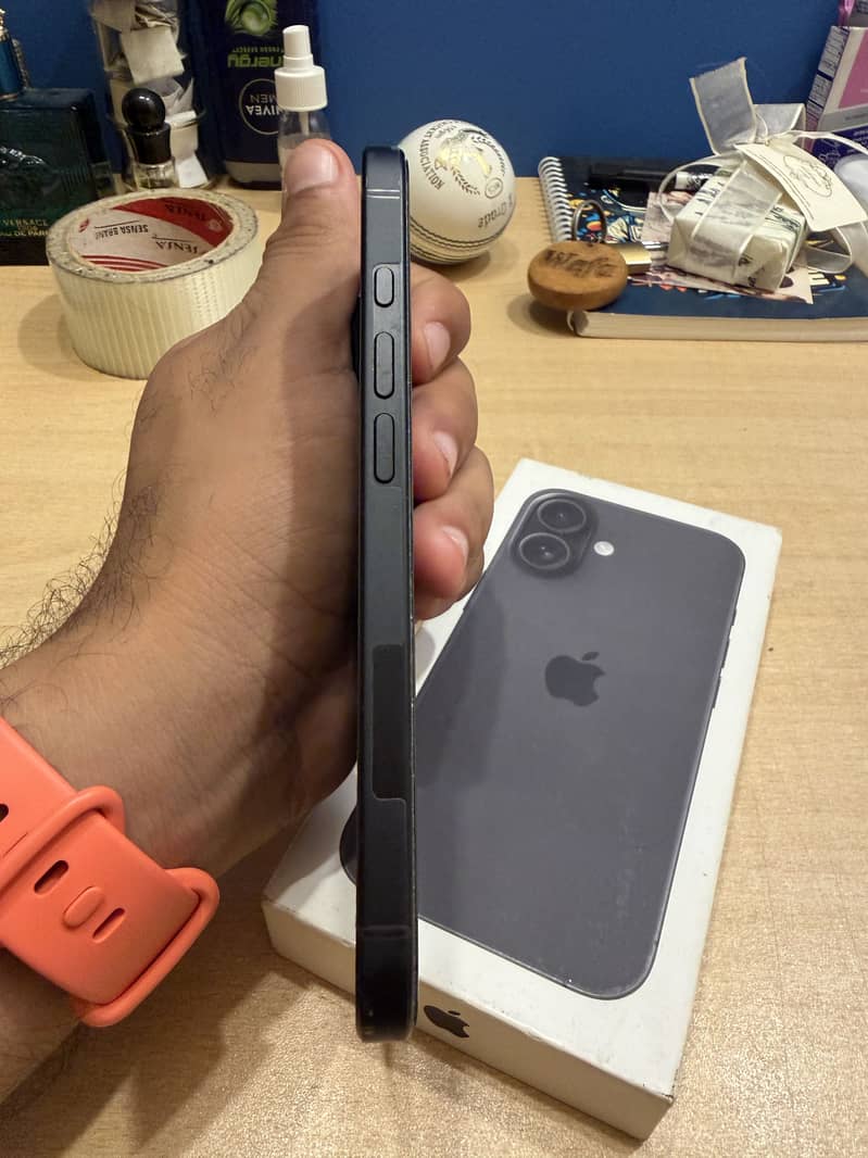 Apple iPhone 16 1