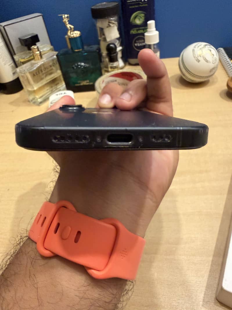 Apple iPhone 16 3