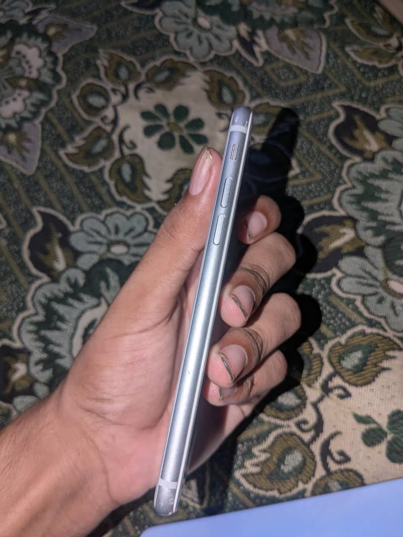 Apple iPhone 8 3