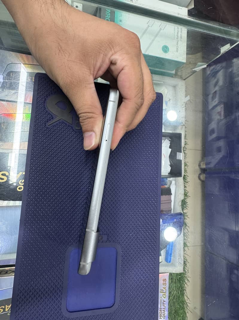 Google Pixel 8 5