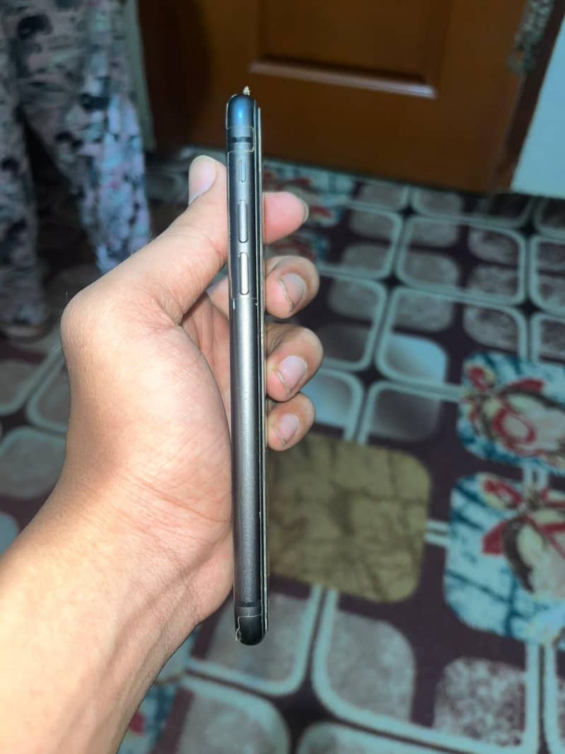 Apple iPhone 11 3