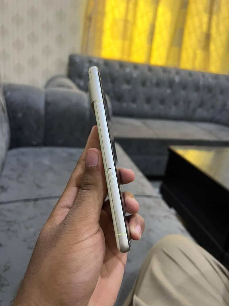 Google Pixel 7 4