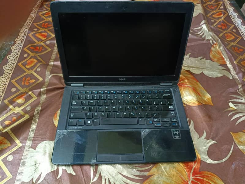 Dell Latitude E7250 1