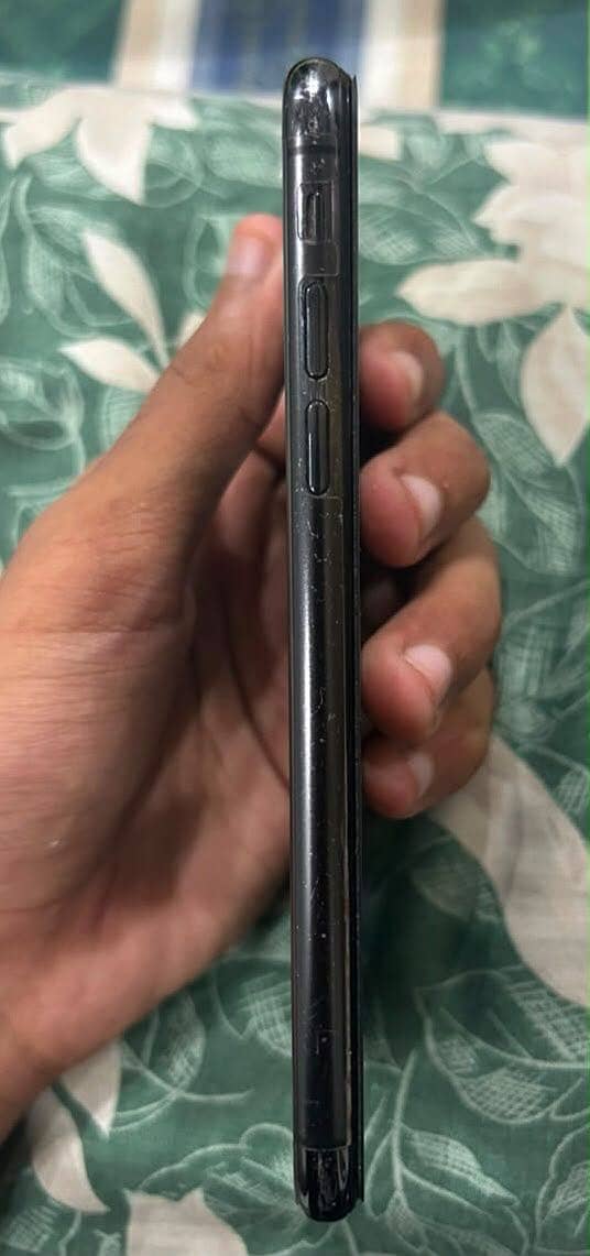 Apple iPhone X 3