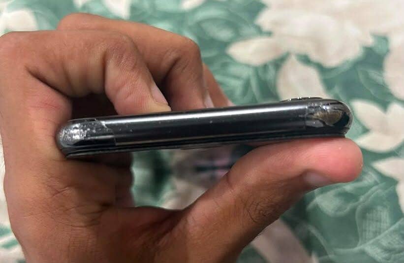 Apple iPhone X 4