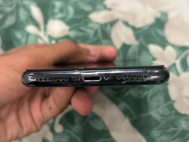 Apple iPhone X 5
