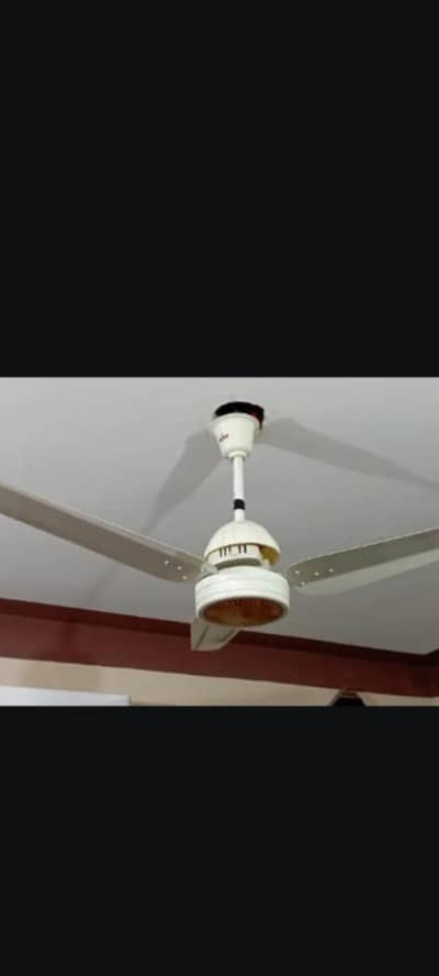 Ac dc ceiling fan 30 watt 10/10 only 2 months use