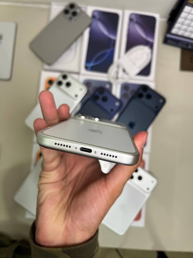 Apple iPhone 17 Pro Max 4