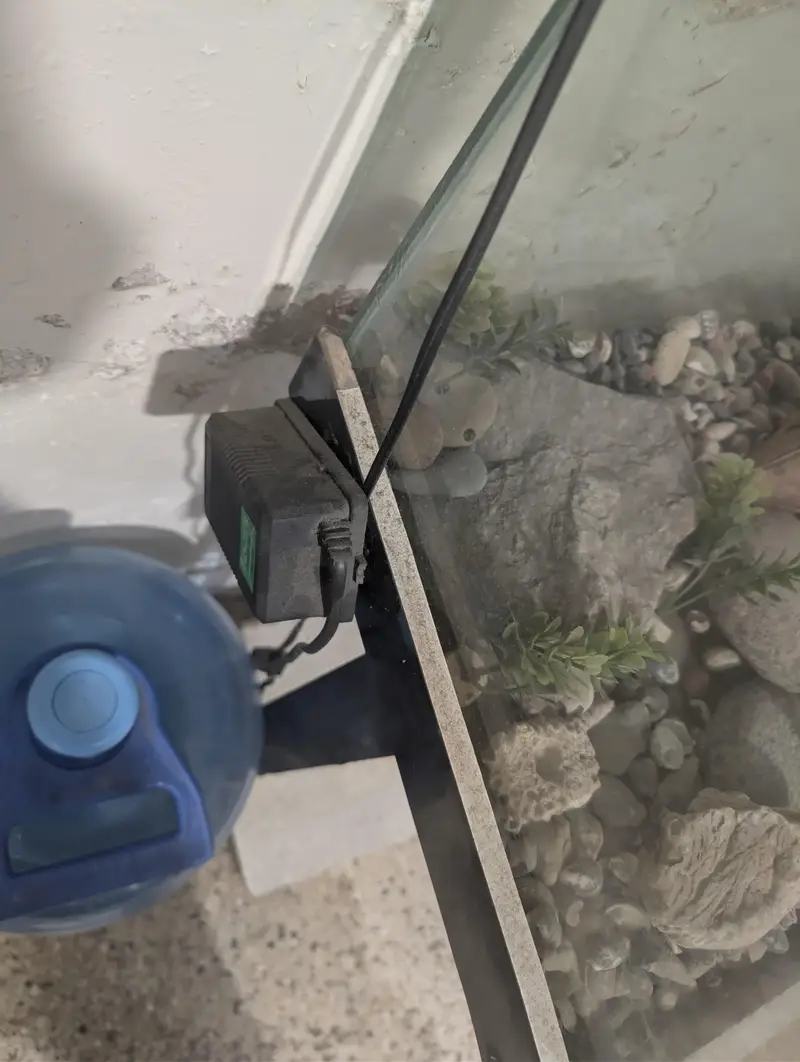 Aquarium Tank With Stone and pump — photo 2