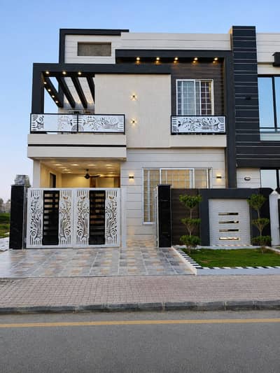 I SELL 5 MARLA BRAND NEW HOUSE IN BAHRIA ORCHARD LAHORE. PHASE 2 A-Block NEAR TO SCHOOL, MARKET, MOSQUE