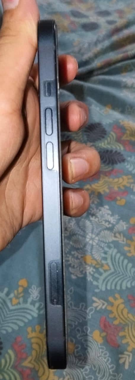 Apple iPhone 13 4