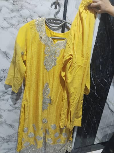 yellow maxxy