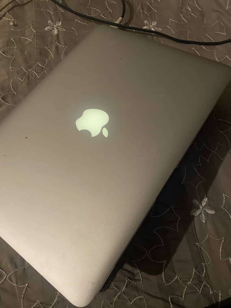 MacBook 0