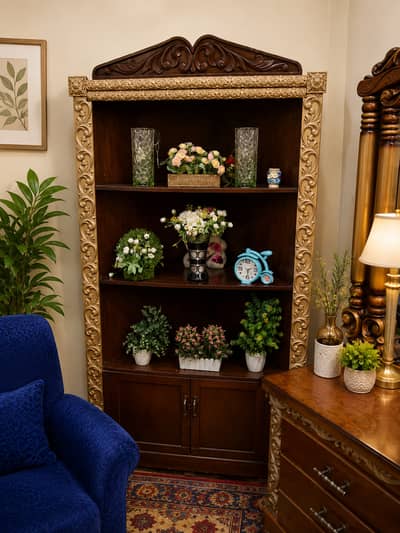 Elegant Wooden Display Cabinet / Corner Showcase with Beautiful Carv