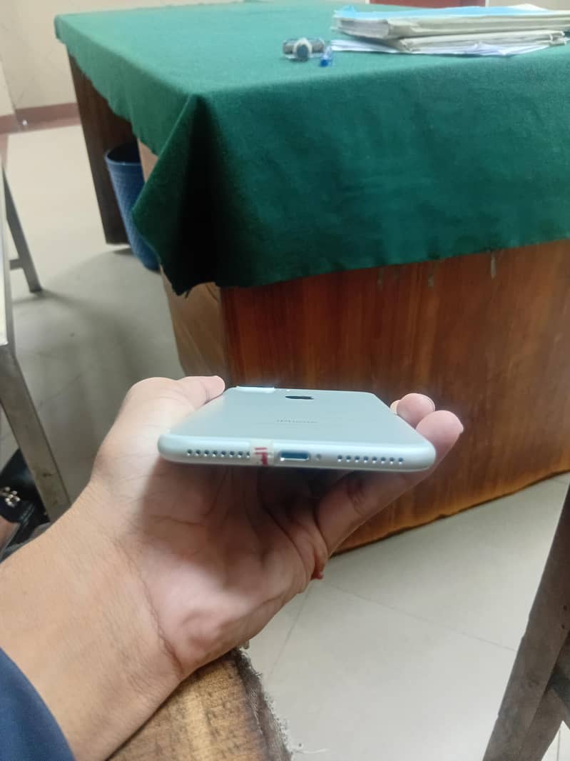 Apple iPhone 7 Plus 1